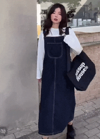 刘亦菲海外鲨疯了!印花T恤+牛仔阔腿裤都能穿得这么撩人!(图54)