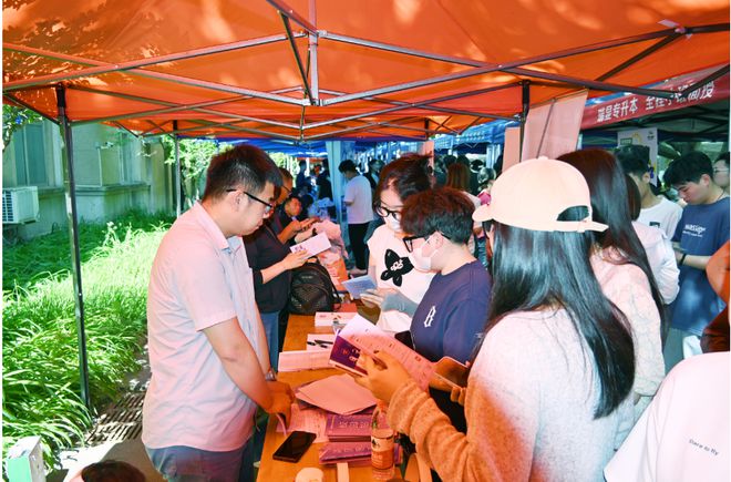 青岛农大海都学院举行2024届毕业生、实习生供需见面会(图1)