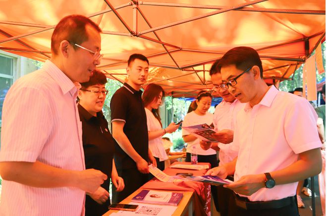 青岛农大海都学院举行2024届毕业生、实习生供需见面会(图2)